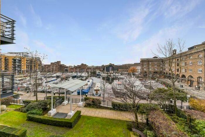 2 Bedroom Flat To Rent In Merganser Court, Star Place, St Katherine Dock, Wapping, London, E1W