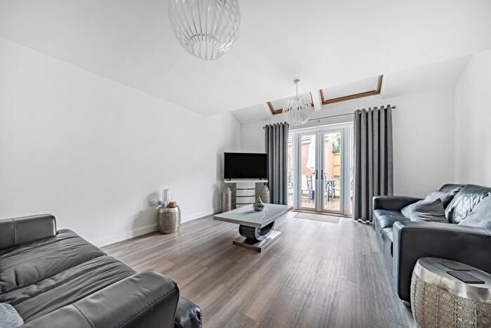 3 Bedroom Semi-Detached House For Sale In Greengage Road, Nottingham, Nottinghamshire, NG12