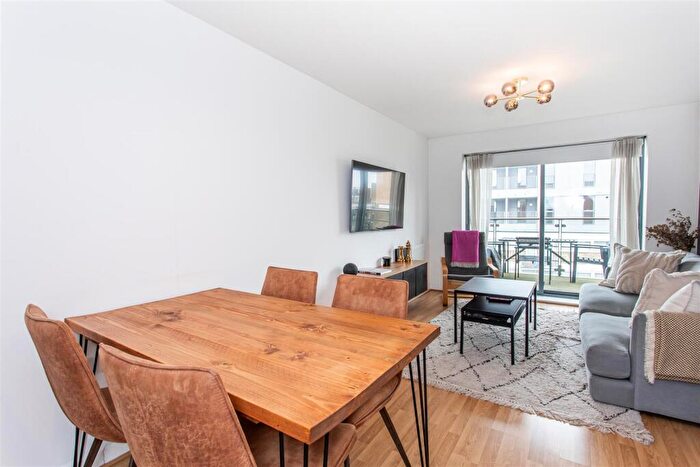 1 Bedroom Flat For Sale In Heath Place, Mile End, E3
