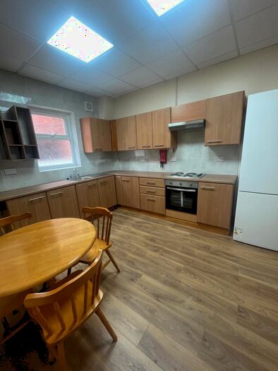 2 Bedroom Apartment To Rent In Newport Road, Cardiff, CF24
