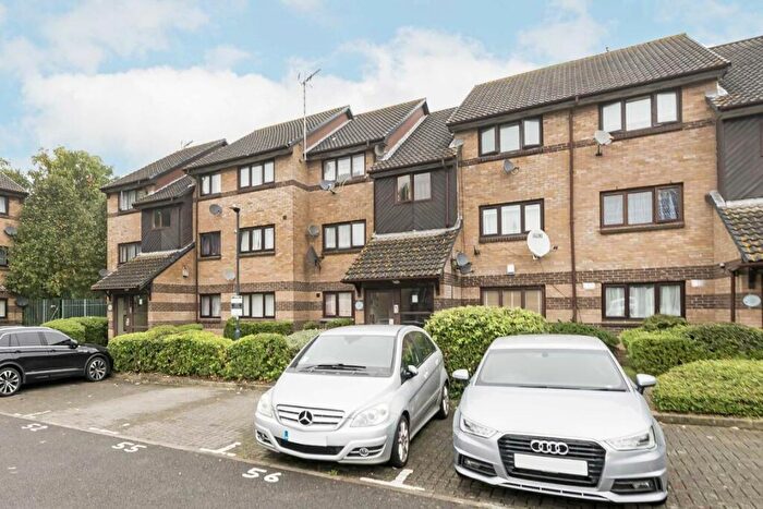 1 Bedroom Flat To Rent In Harp Island Close, Willesden, NW10