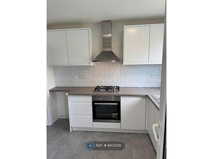3 Bedroom Flat To Rent In Leigham Hall, London, SW16