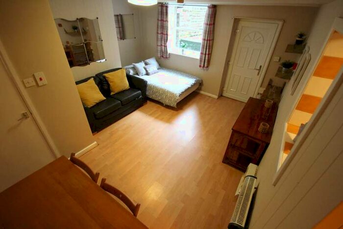 1 Bedroom Studio Flat To Rent In 55 Headingley Lane, Leeds, LS6