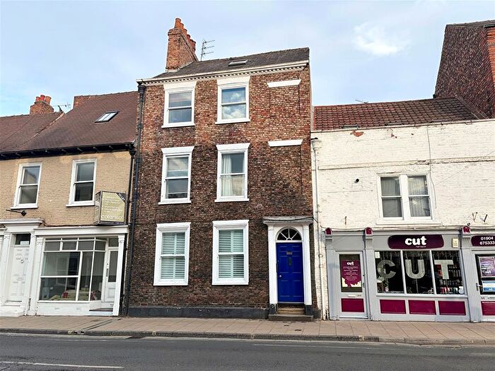 2 Bedroom Flat For Sale In Gillygate, York, YO31