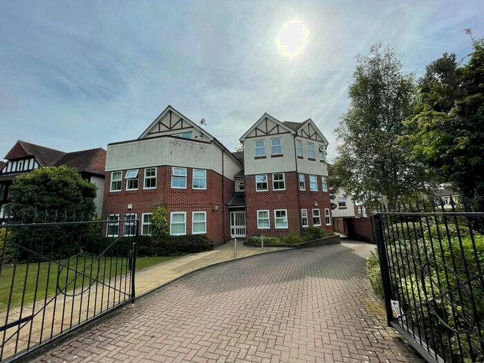 1 Bedroom Flat To Rent In Oakleighs, High Road, Woodford Green, IG8