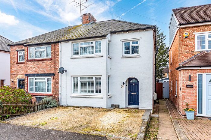 3 Bedroom Semi Detached House For Sale In New Haw, Surrey, KT15