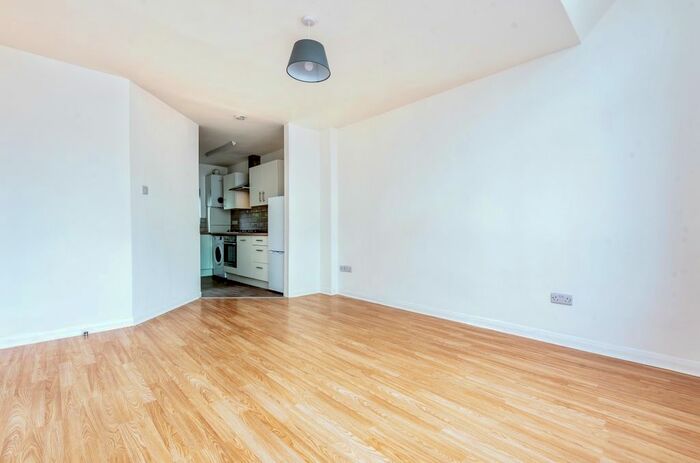 1 Bedroom Flat To Rent In Blenheim Grove, London, SE15