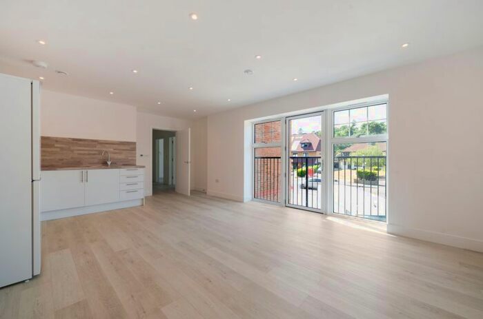 2 Bedroom Flat To Rent In Brighton Road, Purley, CR8