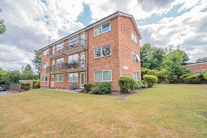 2 Bedroom Apartment For Sale In Meadow Drive, Hampton-In-Arden, B92