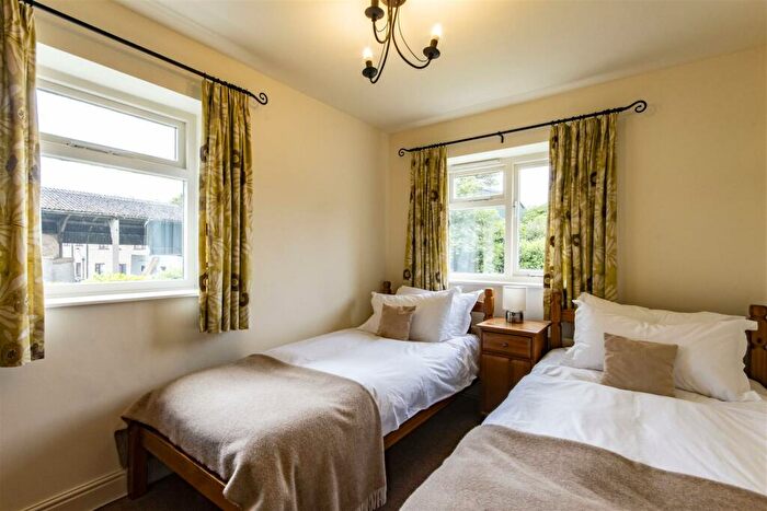 3 Bedroom Cottage For Sale In Quarry Lane, Alton, Chesterfield, S42
