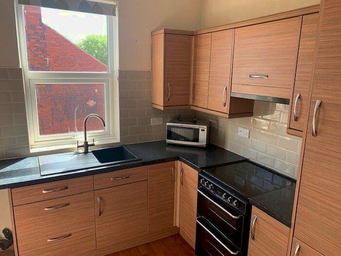 2 Bedroom Flat To Rent In Leeds Road, Newton Hill, WF1