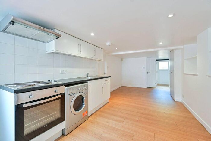 Studio To Rent In Waller Road, Telegraph Hill, London, SE14