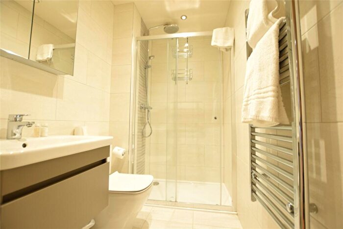 1 Bedroom Apartment To Rent In Cross Street, Reading, Berkshire, RG1