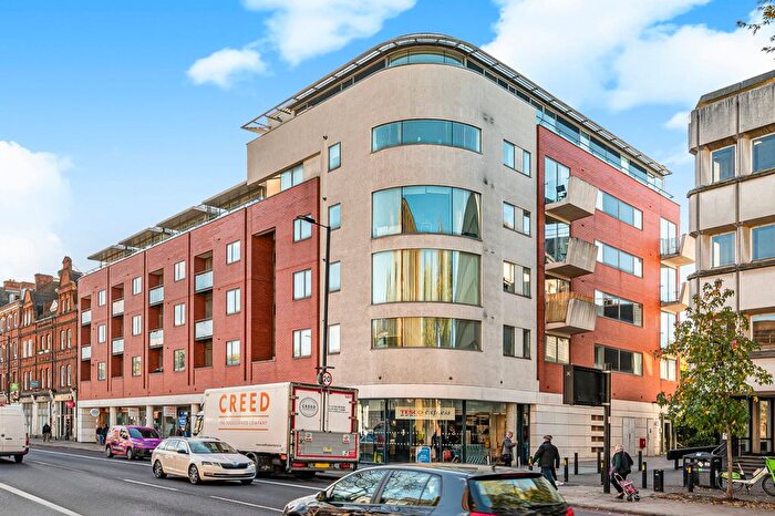 2 Bedroom Flat For Sale In Holloway Road, Islington, N7