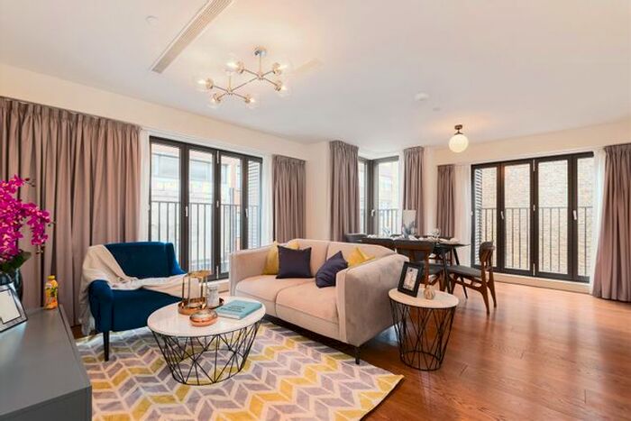 3 Bedroom Flat To Rent In Richmond Buildings, Dean Street, Soho, London, W1D