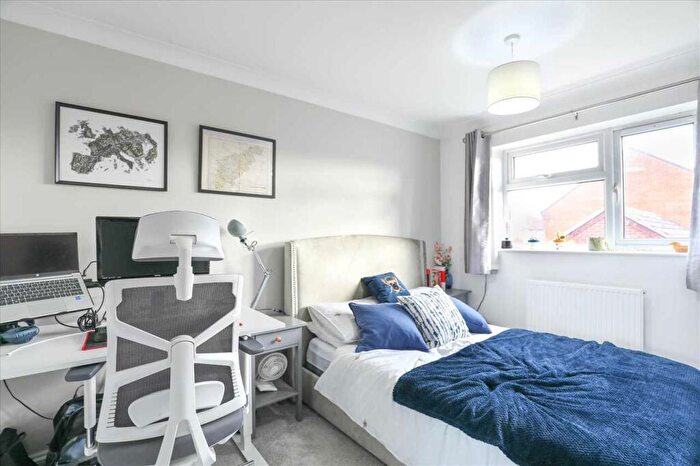 3 Bedroom End Of Terrace House For Sale In Finedon Street, Burton Latimer, NN15