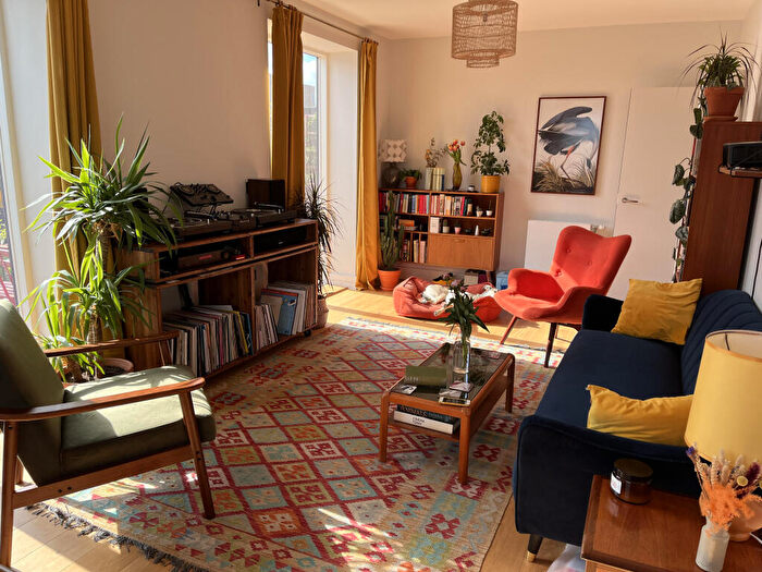 2 Bedroom Flat For Sale In Well Street, London, London, E9