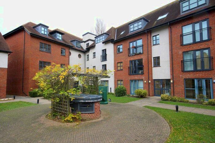 2 Bedroom Flat To Rent In Dunkerley Court, Birds Hill, Letchworth Garden City SG6