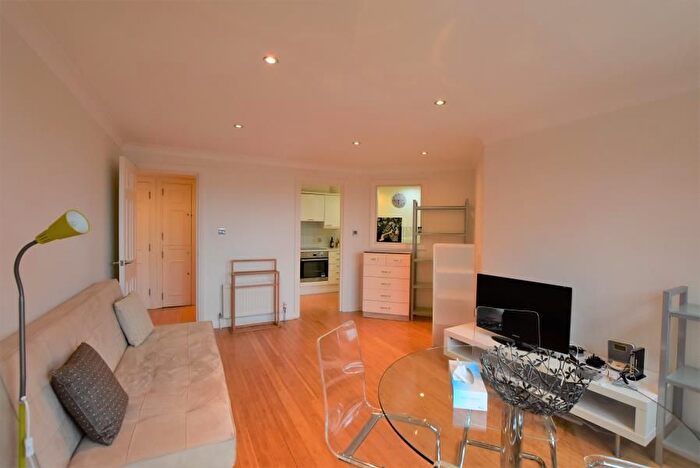1 Bedroom Flat To Rent In Blazer Court, St John's Wood Road, St. John's Wood, London, NW8