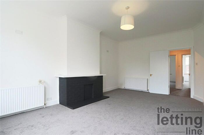 2 Bedroom Apartment To Rent In Chase Side, Southgate, London, Greater London, N14