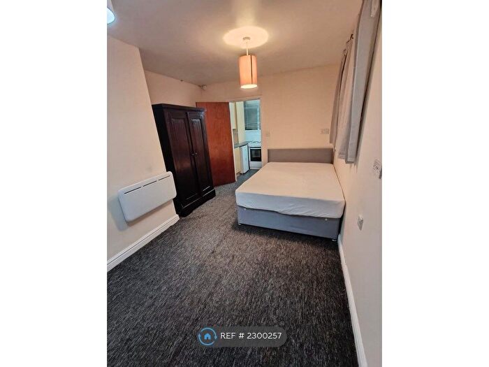 Studio To Rent In Downs Road, Luton, LU1