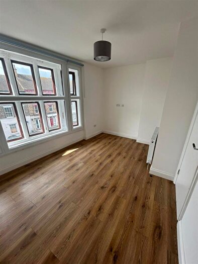 1 Bedroom Flat To Rent In Top Floor, Beverley Road, Hull, HU3