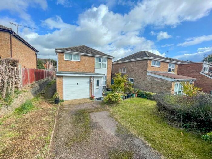 3 Bedroom Detached House For Sale In Bideford Green, Leighton Buzzard, LU7