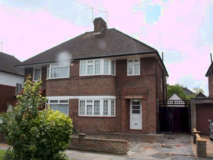3 Bedroom Semi-Detached House To Rent In Howberry Road, Edgware, Middlesex, Uk, HA8