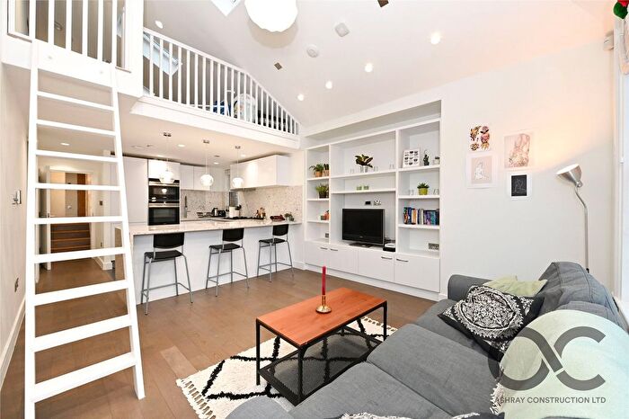 3 Bedroom Flat To Rent In Grove Avenue, London, N3