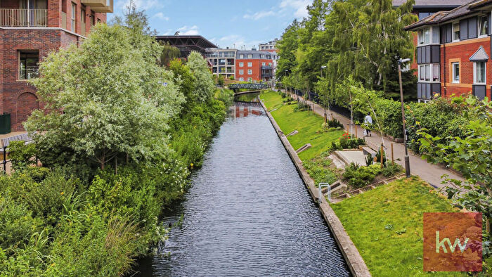 2 Bedroom Apartment For Sale In Swanbrook Court, Maidenhead, SL6