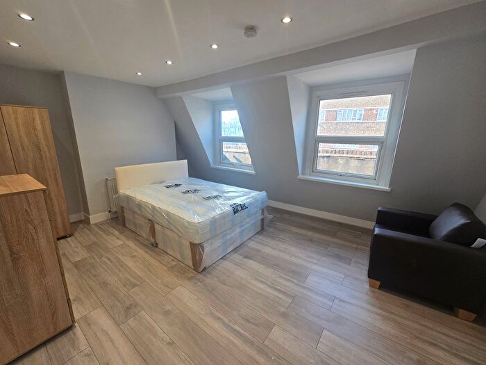 Studio To Rent In Amhurst Road, E8