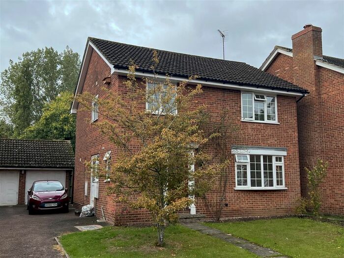 4 Bedroom Property To Rent In Dove Close, Newport Pagnell, MK16