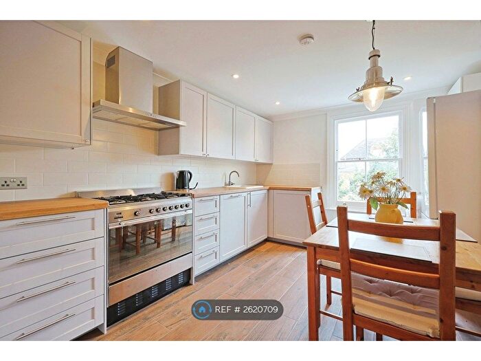 2 Bedroom Flat To Rent In Putney, London, SW15