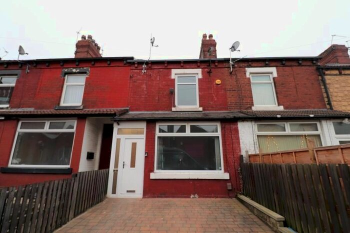 3 Bedroom Terraced House To Rent In Oakhurst Avenue, Leeds LS11