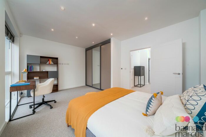 3 Bedroom Terraced House For Sale In Oak Grove, Muswell Hill, London, N10