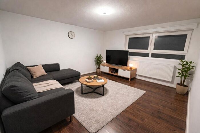 2 Bedroom Flat To Rent In Alnwick Road, E16