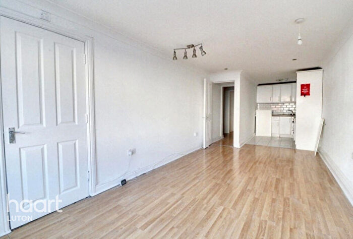 1 Bedroom Flat For Sale In Cardiff Road, Luton, LU1