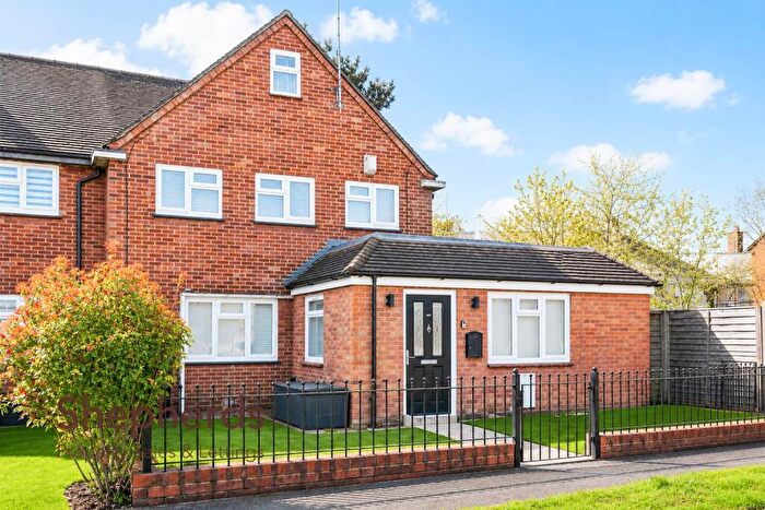 4 Bedroom End Of Terrace House For Sale In Whitefields Road, Cheshunt, EN8