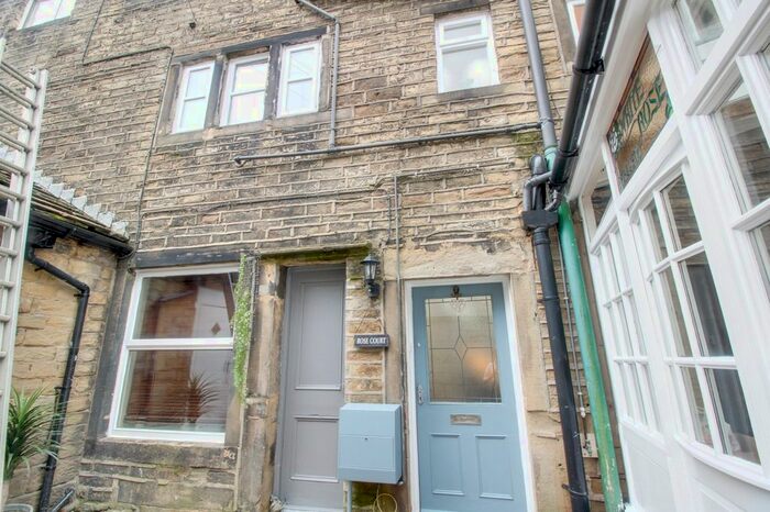 3 Bedroom Maisonette To Rent In Station Road, Holmfirth, HD9