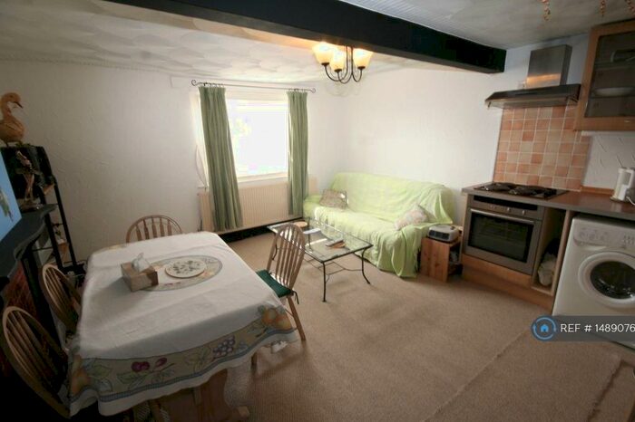 2 Bedroom Flat To Rent In Radlett Road, Frogmore, St. Albans, AL2