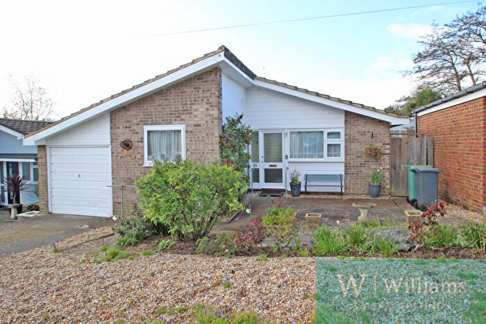 3 Bedroom Bungalow For Sale In Woodlands Crescent, Wootton Bridge, PO33