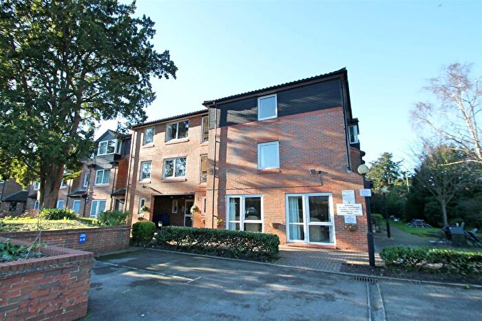 2 Bedroom Flat To Rent In Over 's, Two Bed Flat, Elstree Road, Bushey Heath, Bushey, WD23