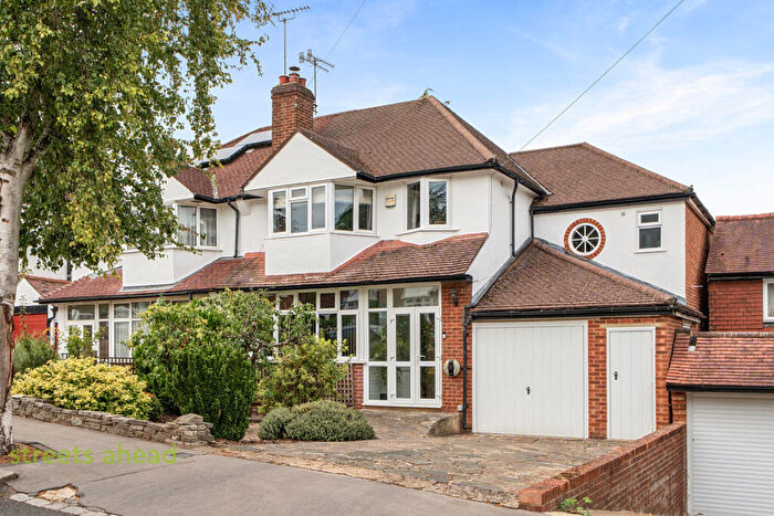 4 Bedroom Semi-Detached House For Sale In Crest Road, South Croydon, CR2