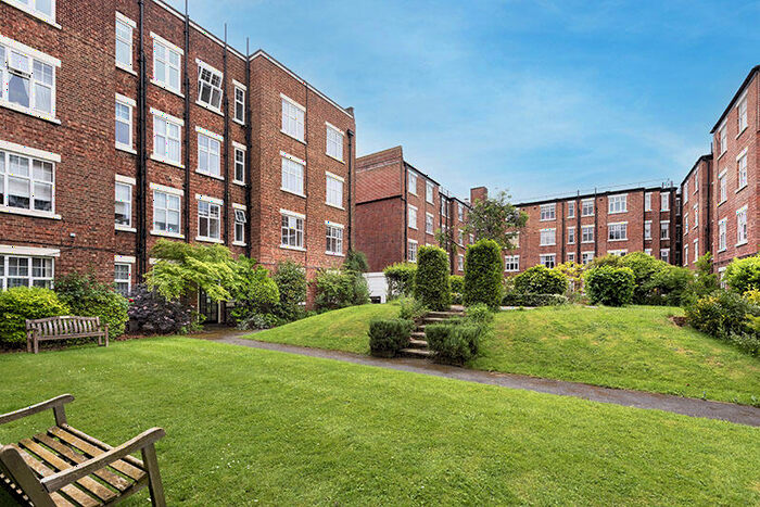 1 Bedroom Apartment For Sale In Gilling Court, Belsize Grove, London, NW3