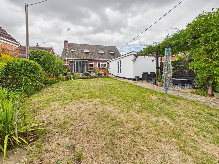 6 Bedroom Detached House For Sale In Colyton Way, Purley On Thames, Reading, RG8