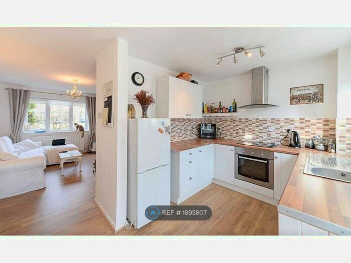 2 Bedroom End Of Terrace House To Rent In Radnor Road, Bracknell, RG12