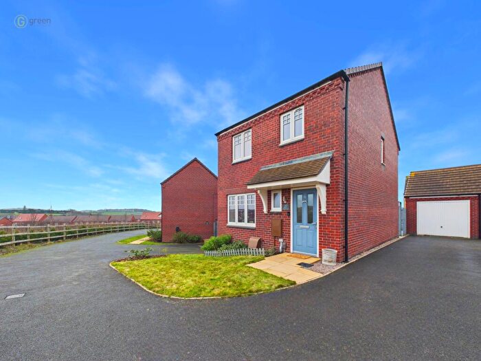 3 Bedroom Detached House For Sale In Hawksbeard Close, Tamworth, B79