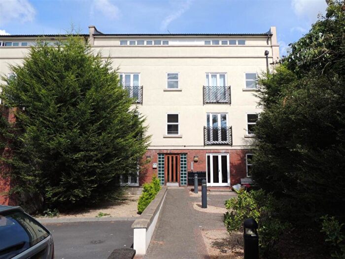 1 Bedroom Apartment To Rent In Waterloo Road, Old Market. Bristol, BS2