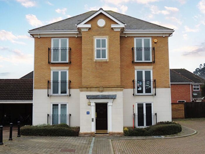 3 Bedroom Apartment To Rent In Cheldoc Rise, St. Marys Island, Chatham, Kent, ME4