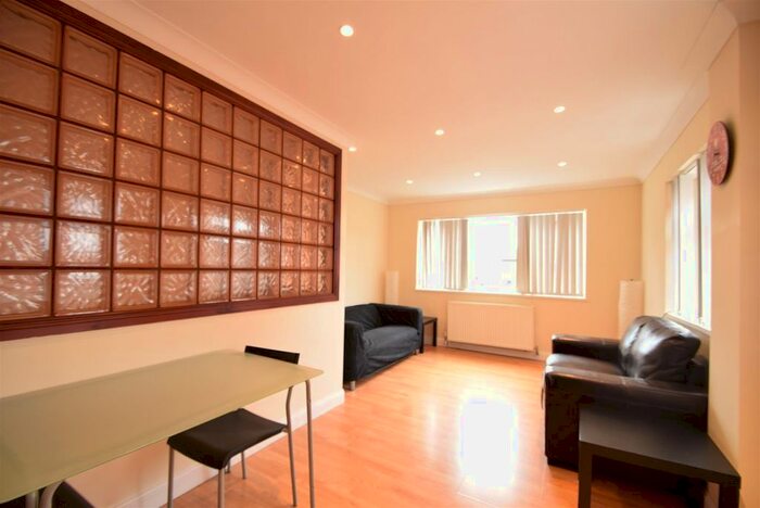 2 Bedroom Flat To Rent In Heaton Place, Heaton, NE6